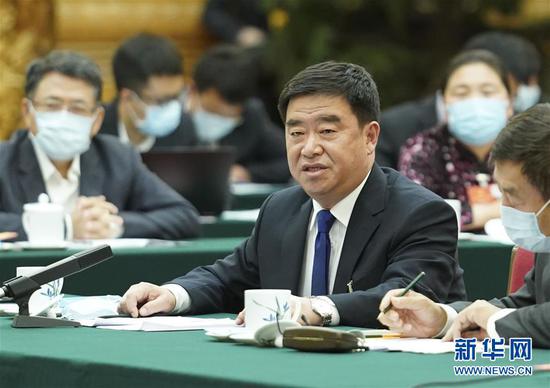 5月22日，全國人大代表薛志國參加內(nèi)蒙古代表團(tuán)的審議并發(fā)言。新華社記者 黃敬文 攝