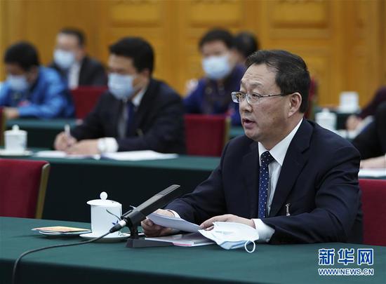 5月22日，全國人大代表霍照良參加內(nèi)蒙古代表團(tuán)的審議并發(fā)言。新華社記者 謝環(huán)馳 攝