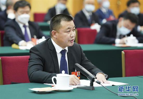 5月24日，全國人大代表張文喜參加湖北代表團(tuán)的審議并發(fā)言。新華社記者 黃敬文 攝